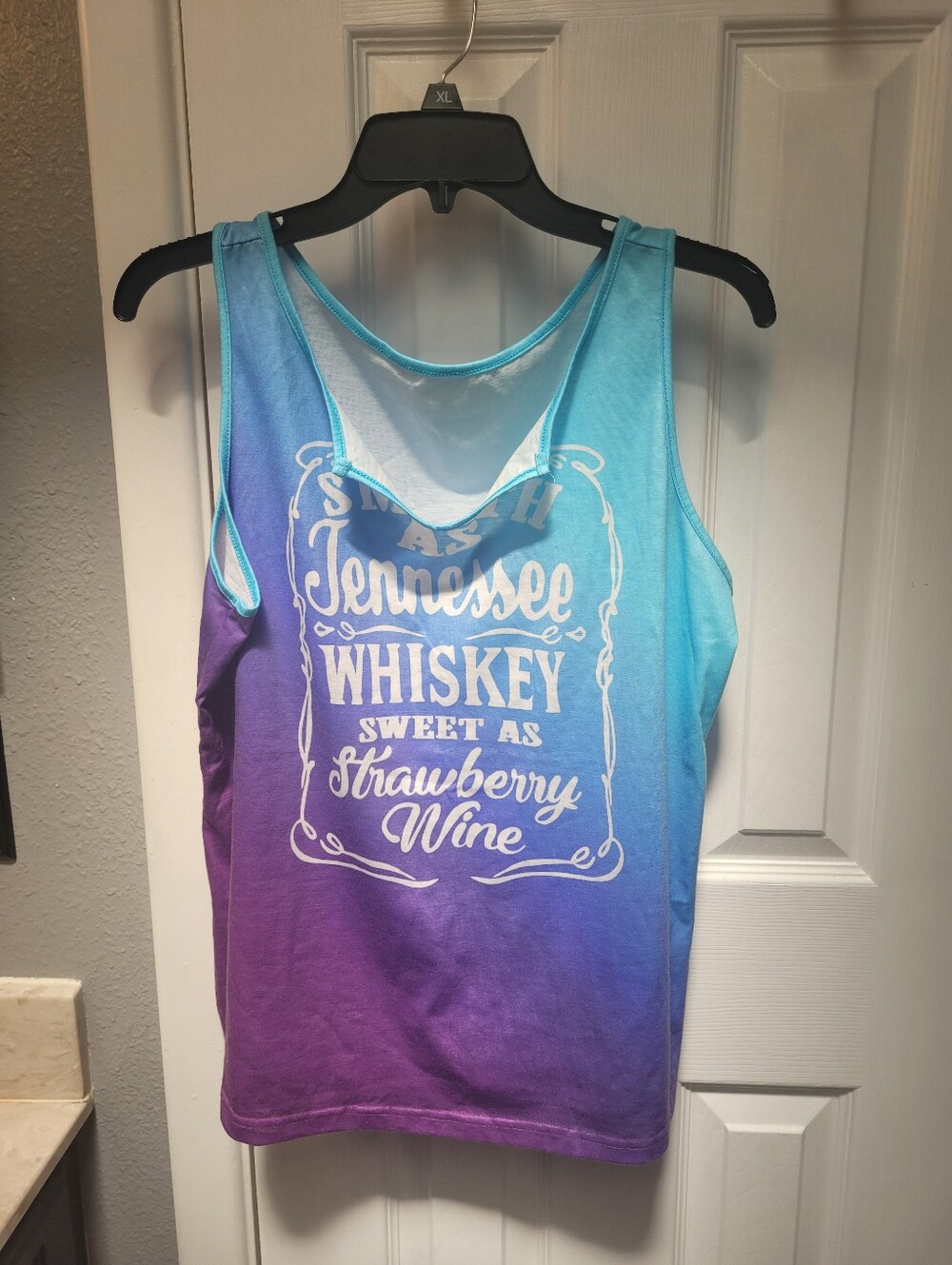 V-neck tank top features a blue - purple  gradient Sleeveless Design Sz XXL